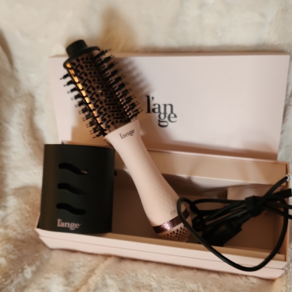 NEW.  Lange Pink Hair Styling Brush.